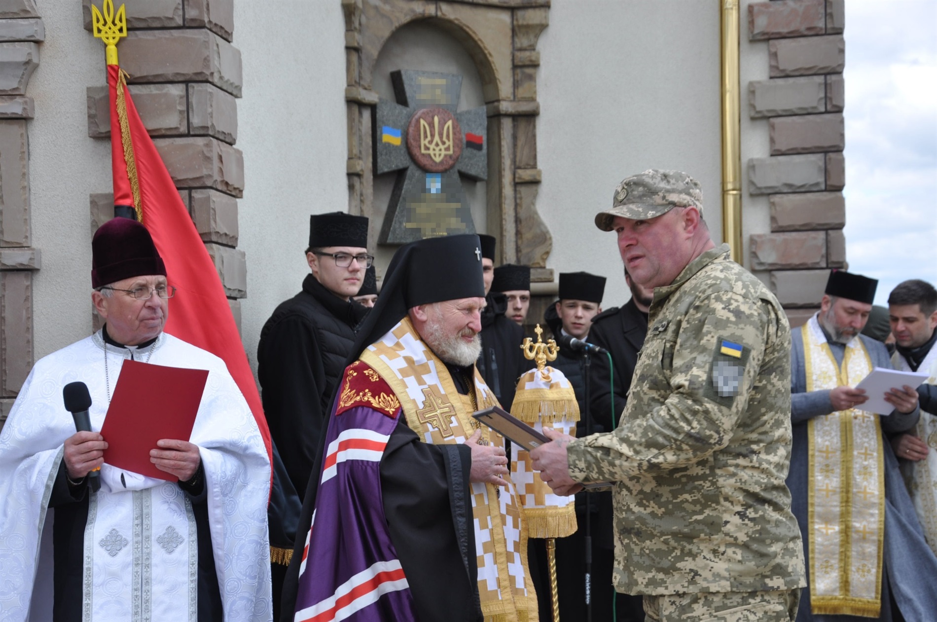 На Юрія закладено, на Юрія й освячено: у військовій частині на Тернопільщині постав красень-храм