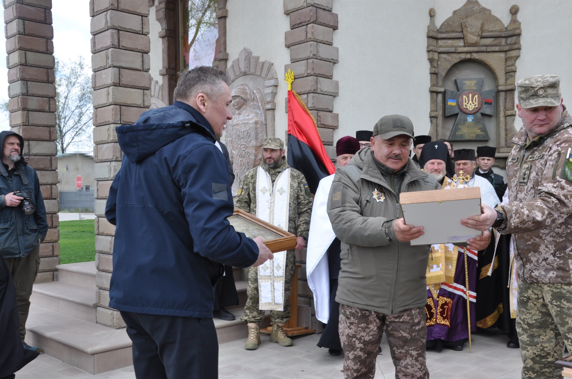 На Юрія закладено, на Юрія й освячено: у військовій частині на Тернопільщині постав красень-храм