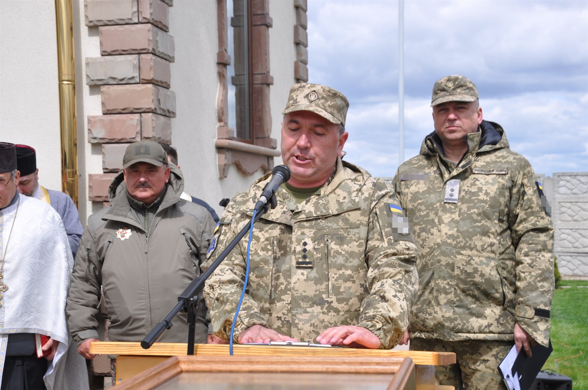 На Юрія закладено, на Юрія й освячено: у військовій частині на Тернопільщині постав красень-храм