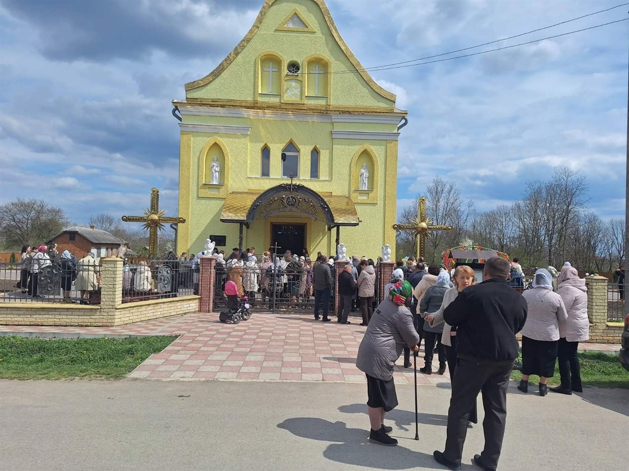 Стояти храму на віки: духовна обнова у Товстенькому на Чортківщині