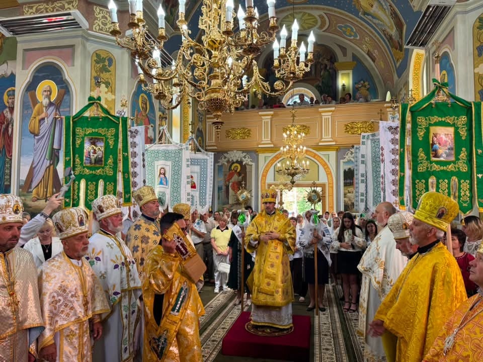 «І я іду до свого храму, бо так навчили тато й мама»: велична духовна подія в селі Давидківці