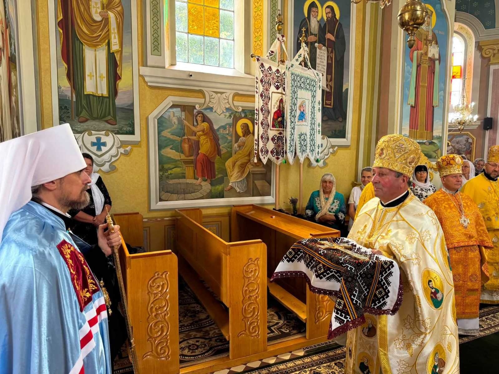 «І я іду до свого храму, бо так навчили тато й мама»: велична духовна подія в селі Давидківці