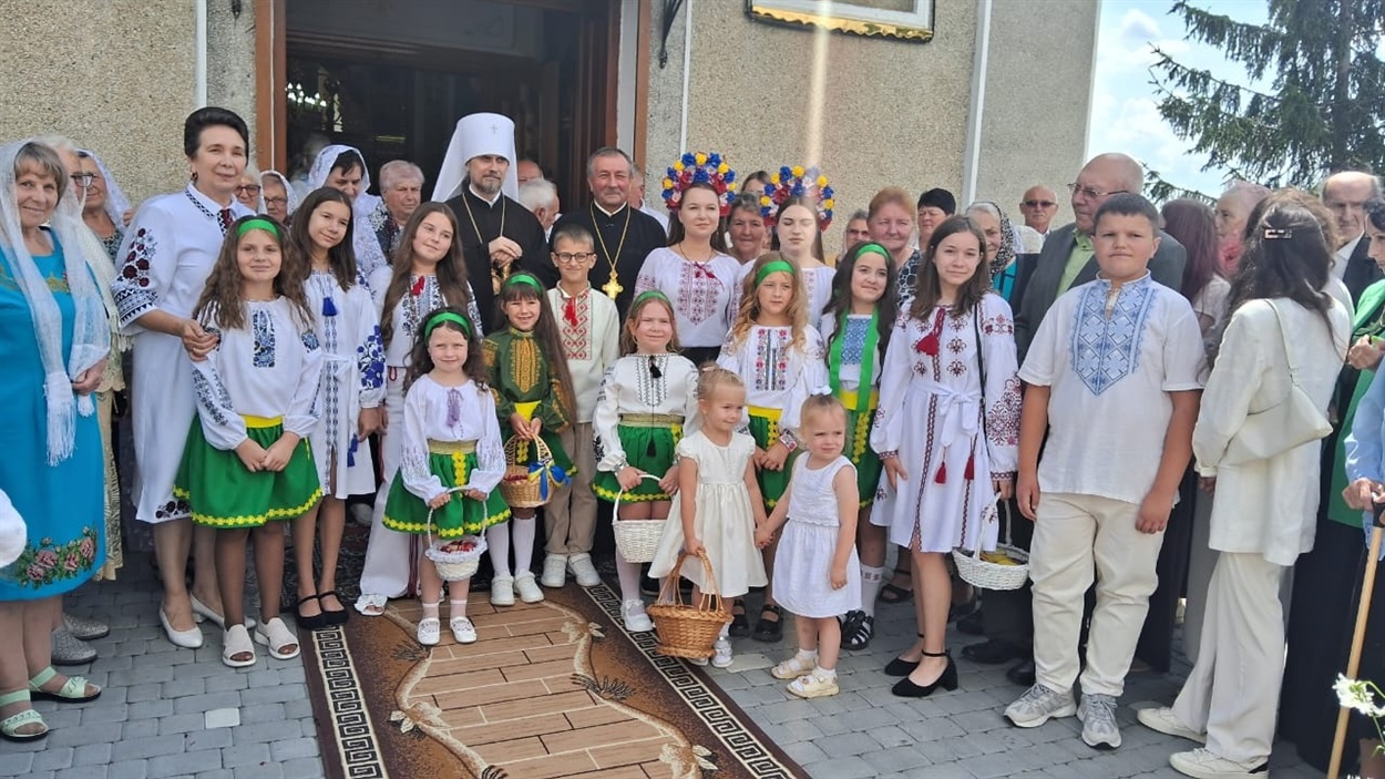 «І я іду до свого храму, бо так навчили тато й мама»: велична духовна подія в селі Давидківці